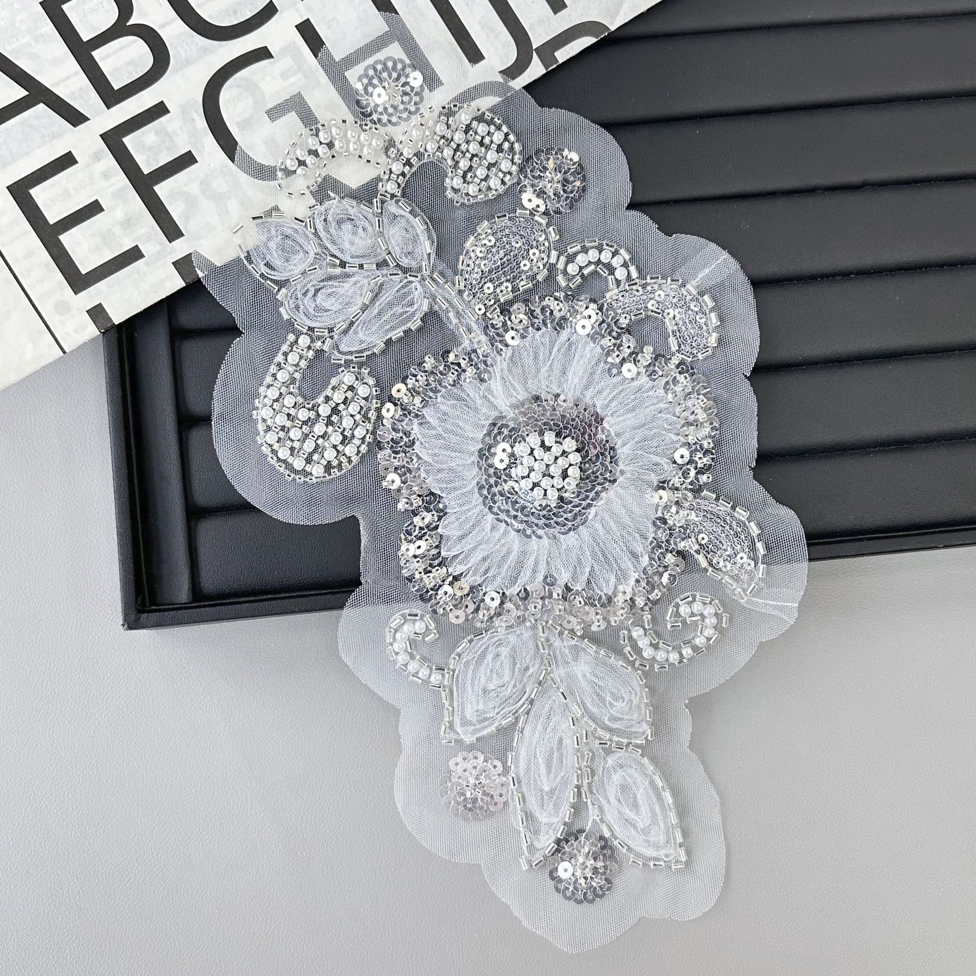Flores de encaje, perlas de clavos, sequillas, vestidos, camisas, trajes de baile, ropa, pañuelos, accesorios