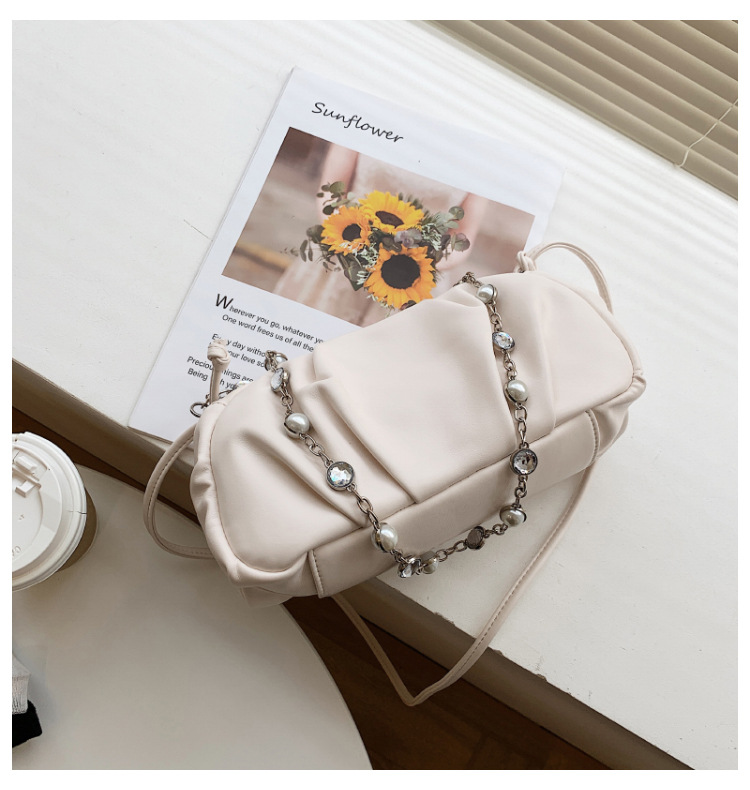 Wholesale Soft Pu Fold Pearl Chain Single Shoulder Handbag Nihaojewelry display picture 7