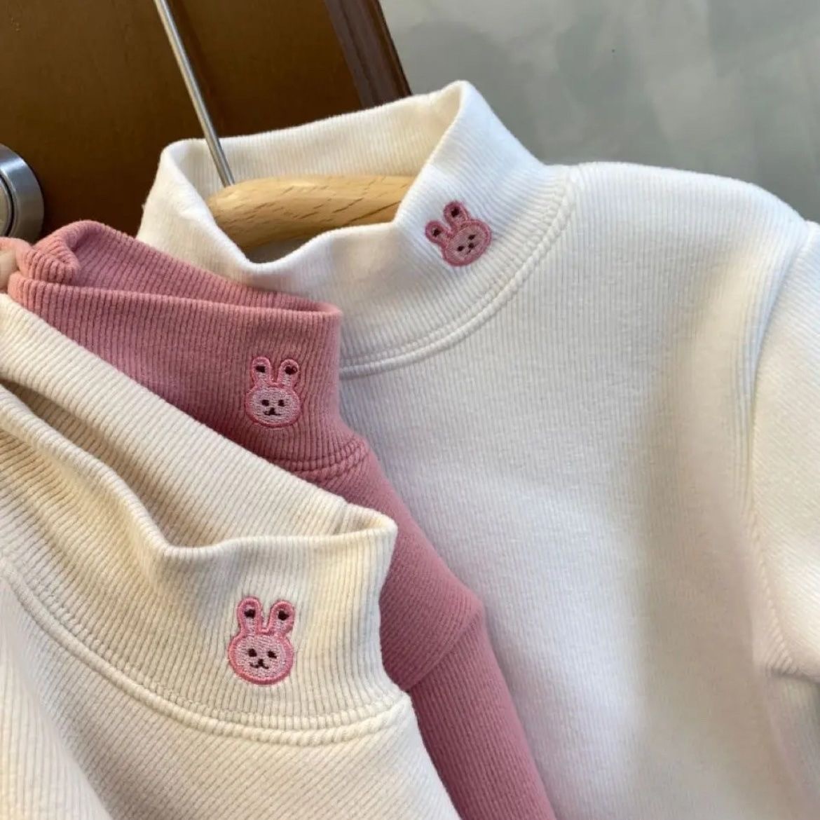 Diseño universal con bordado para niñas otoño y invierno para niños coreanos nuevo terciero grueso una camisa de conejo de terciero