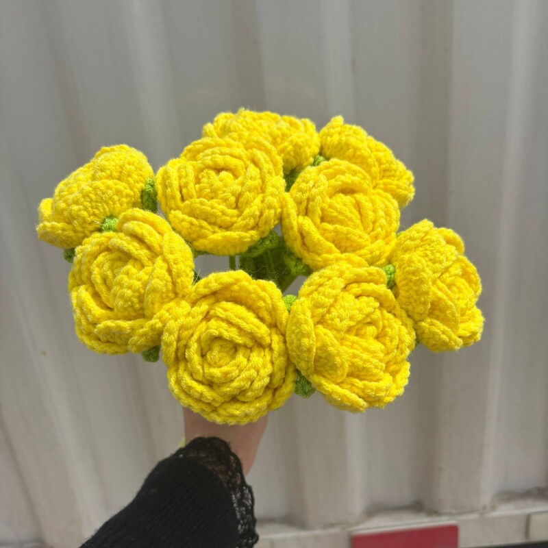 手作りのバラの花を編む手作りの花|undefined
