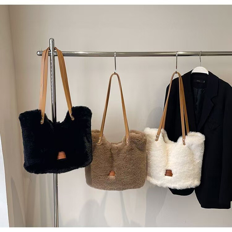 Korean Style Autumn and Winter Trendy Plush Tote Bag for Women 2026 New Fashion Large Capacity Shoulder Bag Commuter Underarm Bag Korean Style Autumn and Winter Trendy Plush Tote Bag for Women 2026 New Fashion Large Capacity Shoulder Bag Commuter Underarm Bag