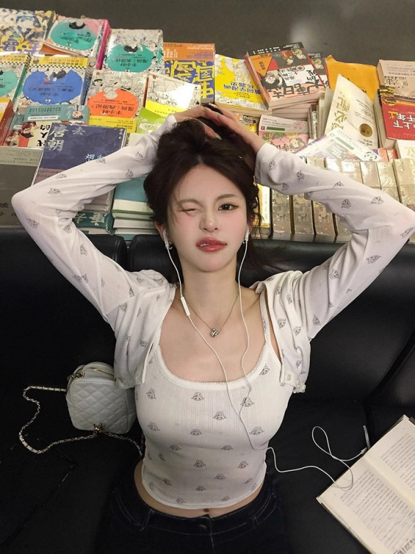 甜美风卡通满印吊带背心女早秋减龄修身显瘦开衫吊带上衣两件套潮|undefined
