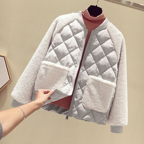 薄手の綿服の女性の新型の大きいサイズの短いタイプの冬のジャケットの綿服のネットの赤い色はウールの子羊をまねて小さい綿入れの上着をつなぎ合わせます。|undefined