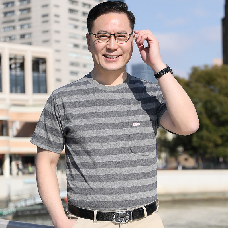 2024 nueva camiseta de manga corta para papá para hombres de 40 a 50 años de edad, de mediana edad y ancianos, seda de hielo, cuello redondo, rayas para hombres al por mayor