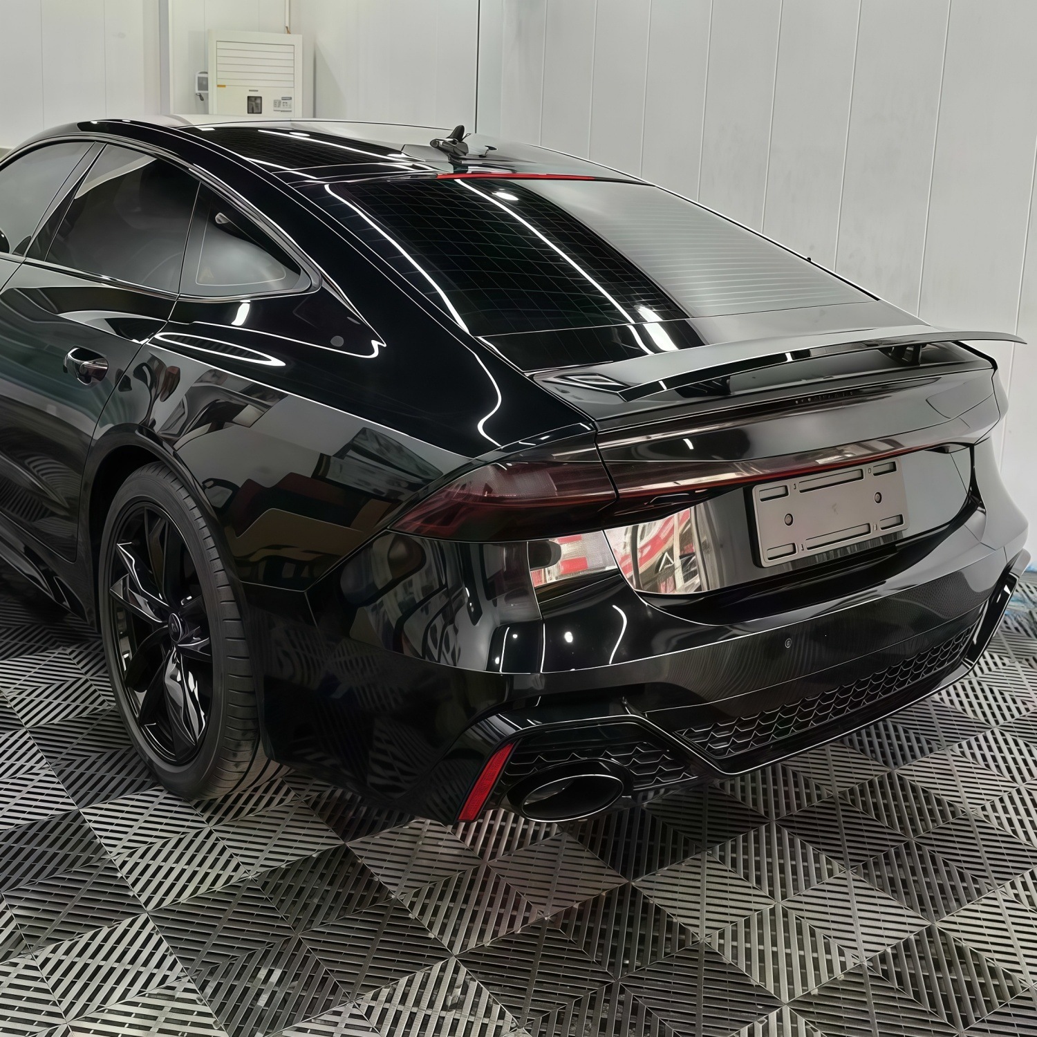 Suitable for Audi 19-25 models A7/A7L, RS7 front bumper and front grille upgrade kit