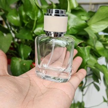 现货厚底 扁方30毫升圆角香水瓶矮泵细雾喷头实木盖子便携式时尚