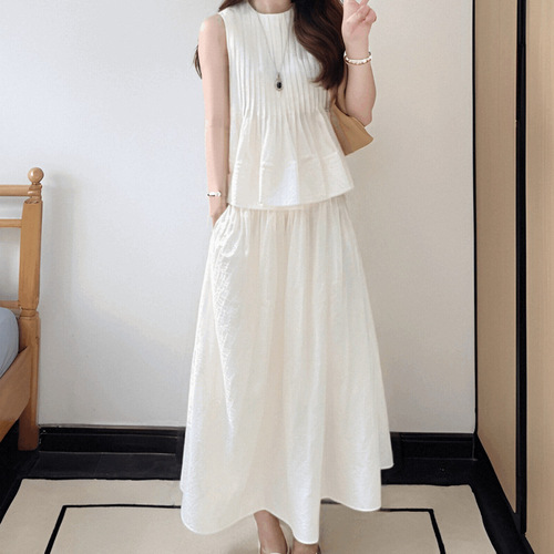 A complete set of 2025 fashionable matching, stylish and high-end white sleeveless short dress set for women