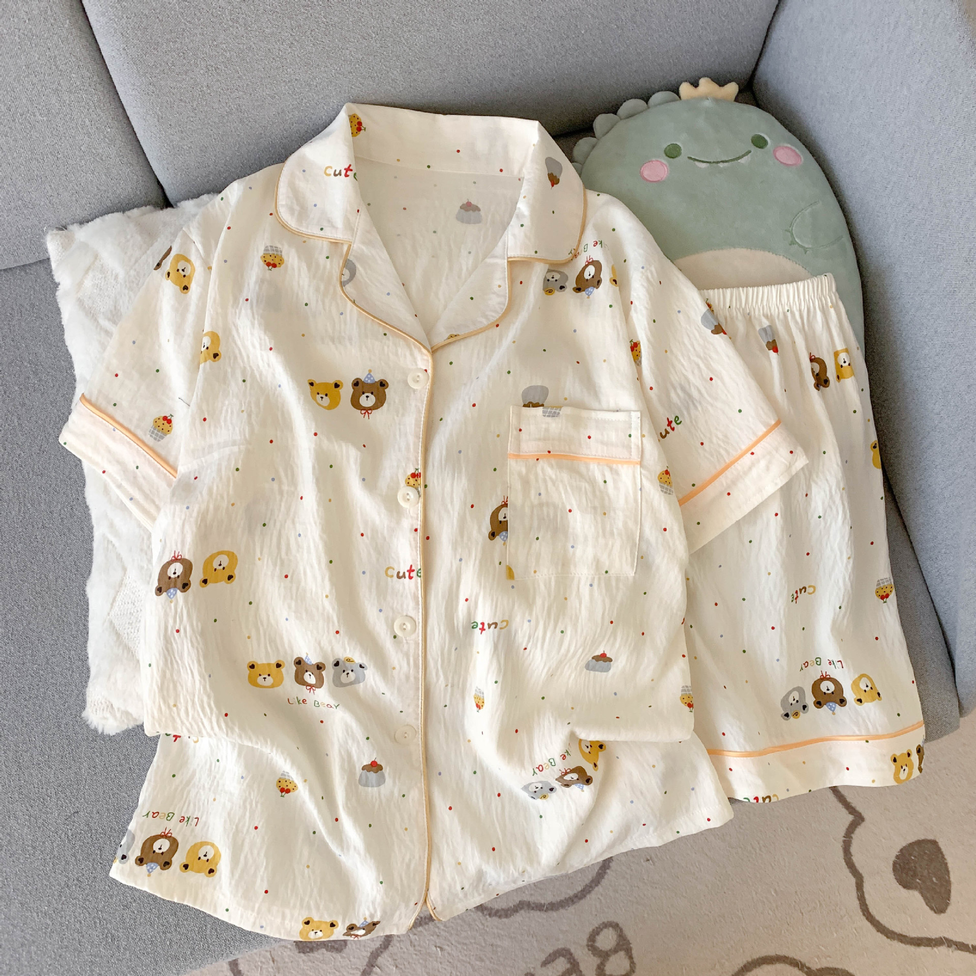 Pijamas de algodón de nube al por mayor transfronterizo para mujer nueva rebeca de verano solapa pantalones cortos de manga corta traje de servicio a domicilio dulce y lindo
