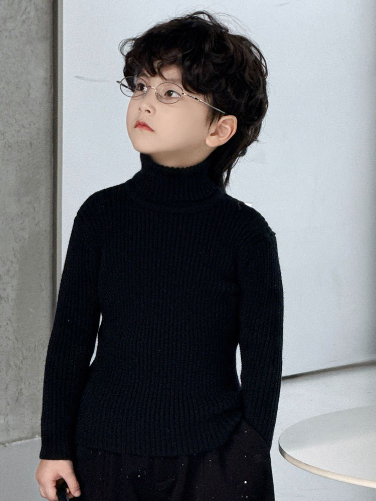 Черный свитер