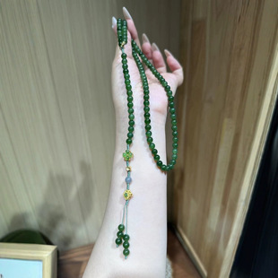Jin Yutang Xinjiang Hetian Jasper sweater chain young don't know Jasper fragrance strong old spicy spinach green