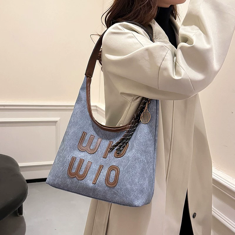 Universal retro capacious trend one-shoulder bag