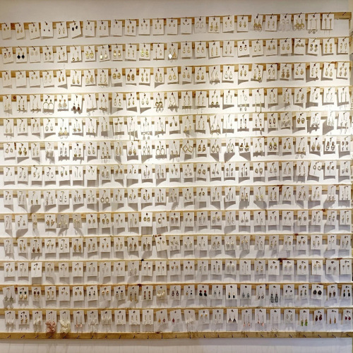 Yiwu Accessory Minimalist Light Luxury High-End Earrings for Women Fashion Niche Earrings Retro Versatile Stud Earrings Wholesale