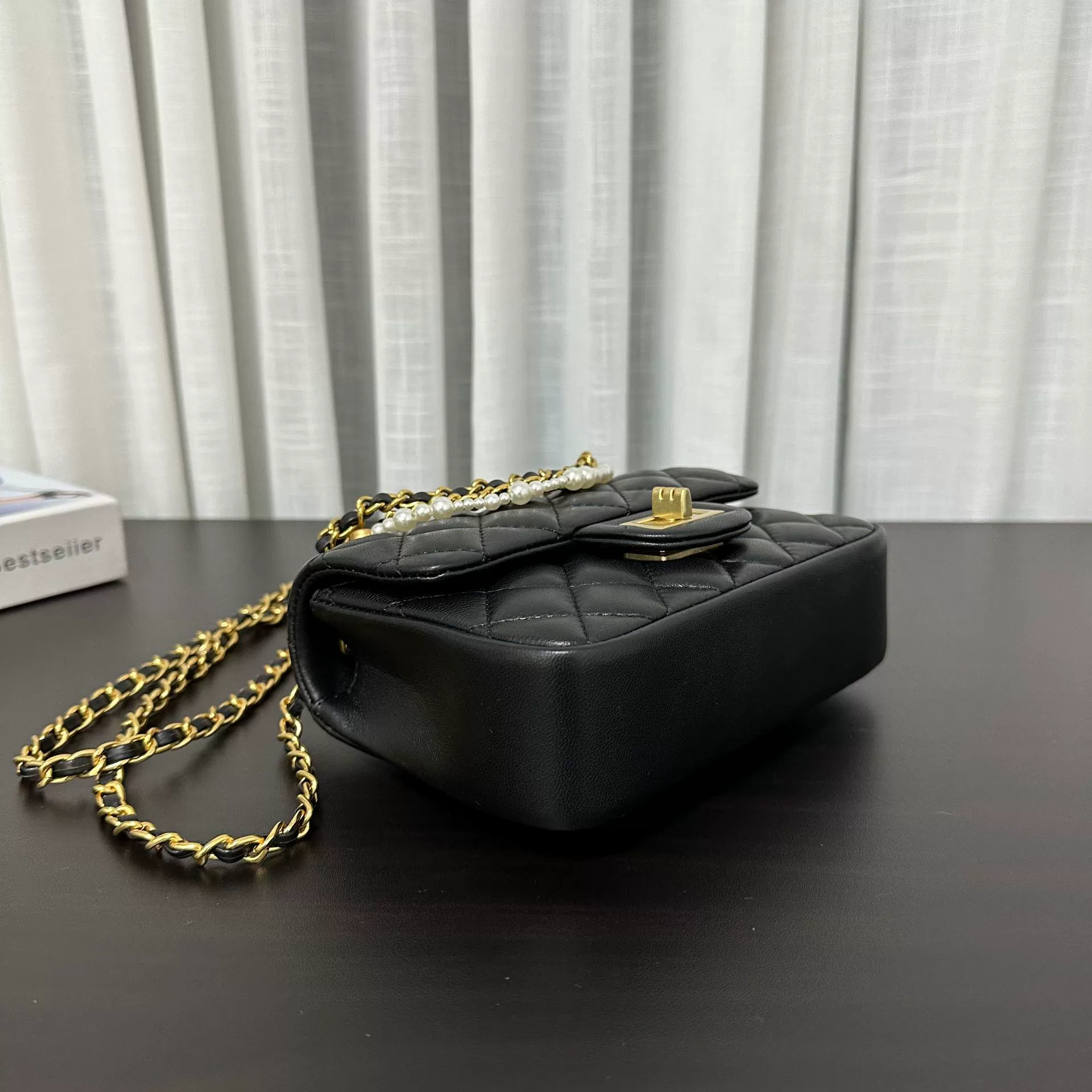 Сумка-перо из жемчуга с цепочкой, сумка на плечо, в стиле Chanel, сумка с цепочкой