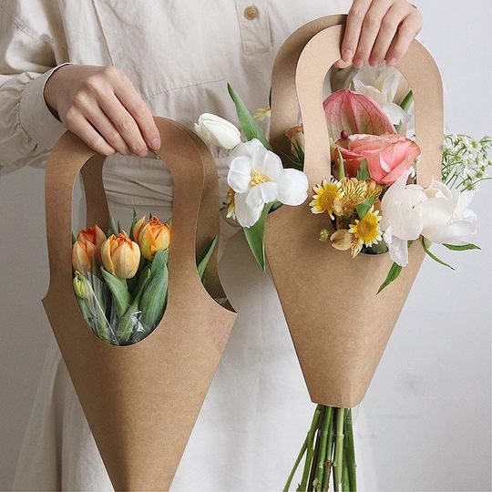 Ins Bouquet Kraft Paper Handbag Creative Gift Giving Flower Gift Bag Anniversary Gift Hand-Held Kraft Paper Bag