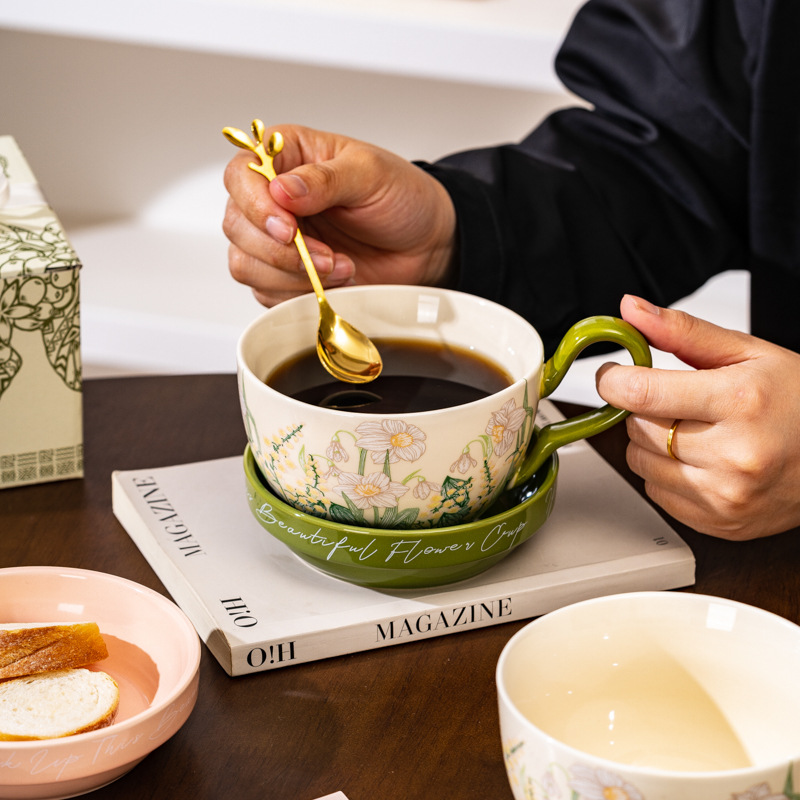 Pintura al óleo retro como lirio de los valles, juego de tazas y platillos, tazas de café de cerámica, cajas de regalo, recuerdos de alta calidad