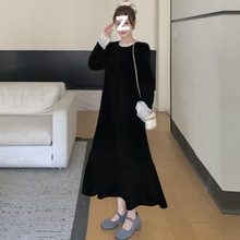 法式赫本风丝绒连衣裙女2024秋季新款大码胖mm显瘦高级感气质长裙