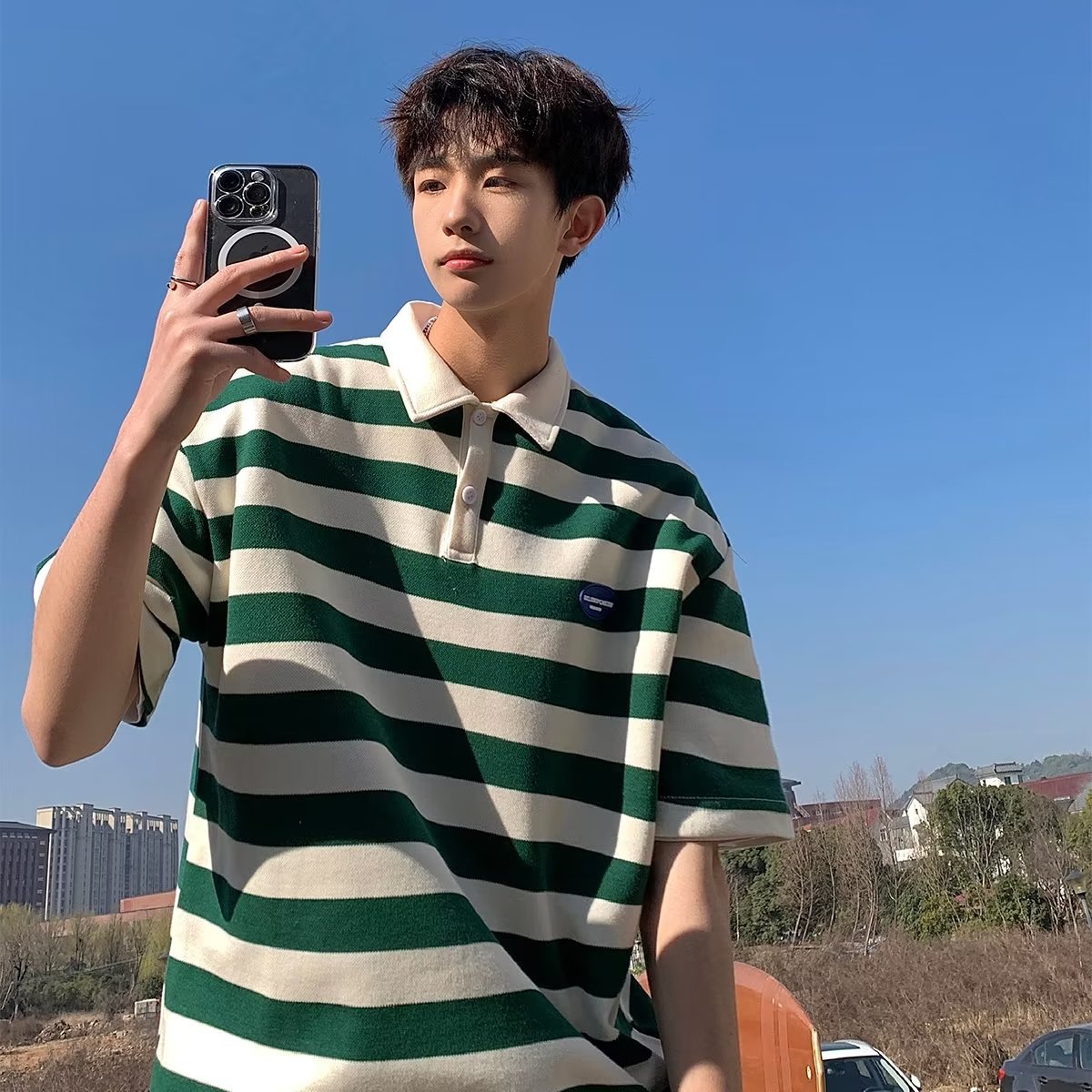 Camisa polo de manga corta con solapa Camiseta de verano de marca de moda para hombres Versión coreana de la tendencia delgada 2024 nueva camiseta de todo fósforo