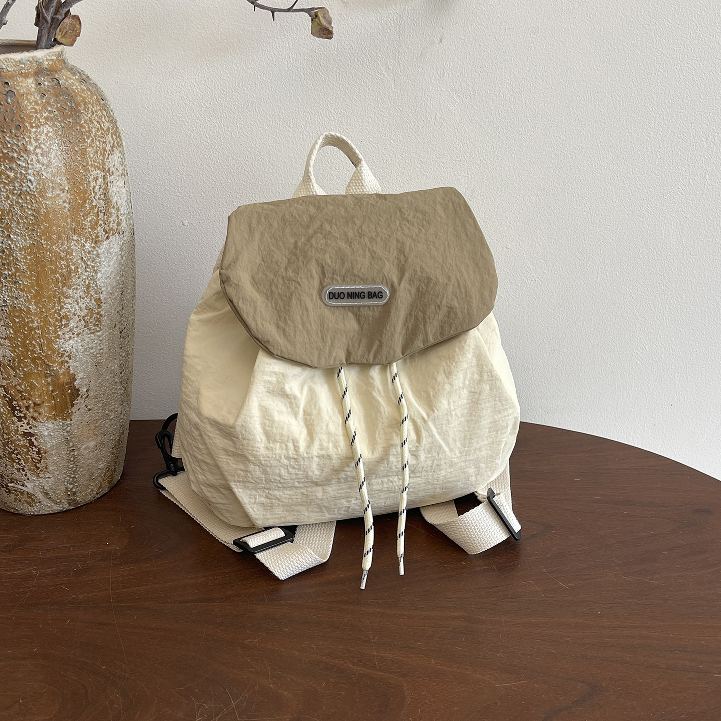 Nuevo estilo de chicas chicas estudiantes de color extranjero flip-off mochila de moda para salir mochila pequeña ocio