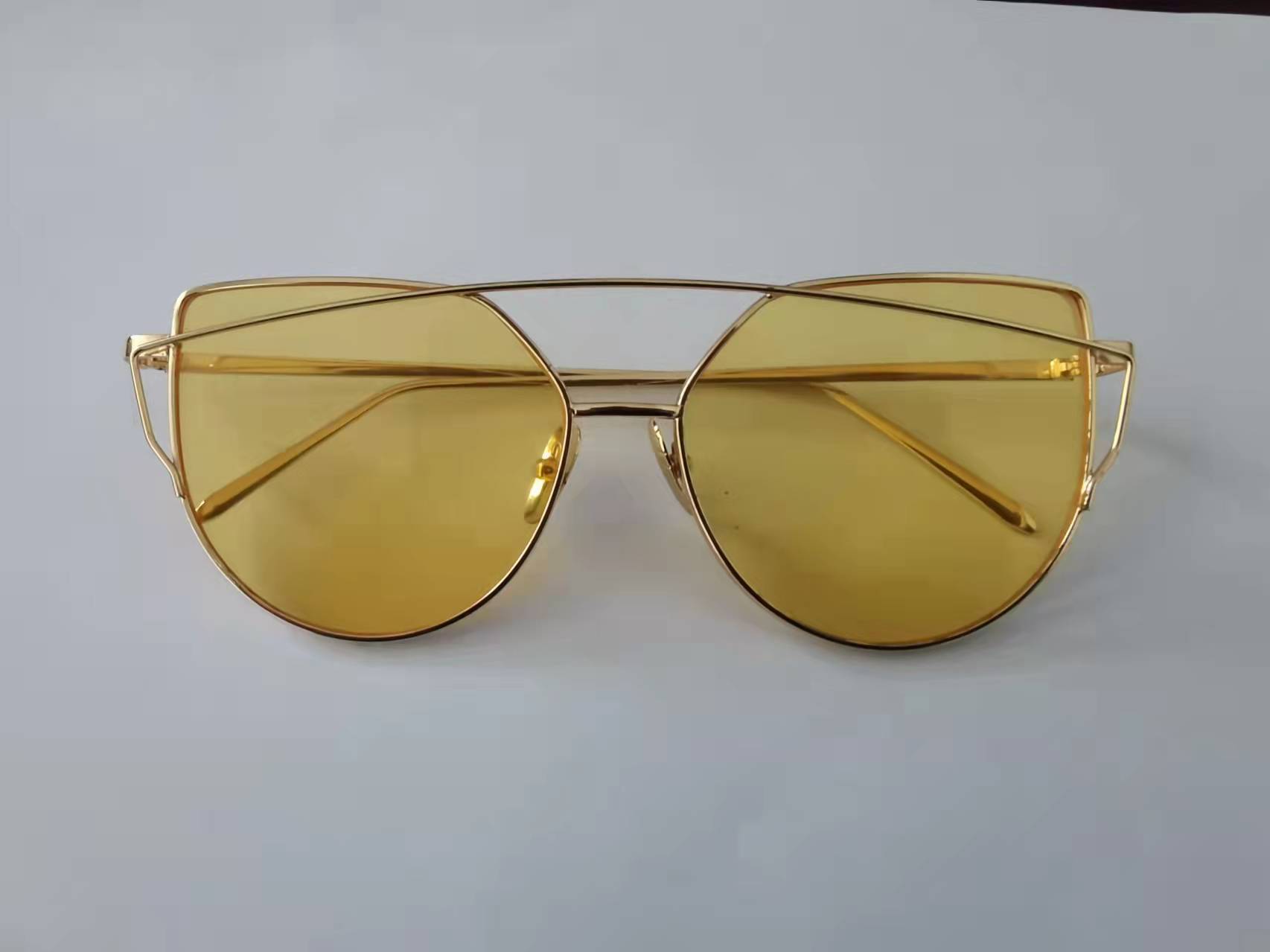 골드 프레임 옐로우 필름