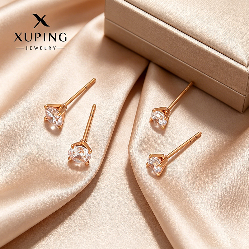Xuping clásico simple punta de cuatro garras pernos de cobre chapado 18k color europeo y americano transfronterizo pequeño orejas diarias para mujeres