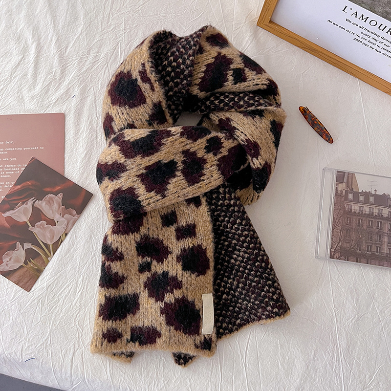 Écharpe tricotée à imprimé léopard classique et tendance pour femme, style millénaire, style Spice Girl, polyvalente, décorative et chaude_voghion.com