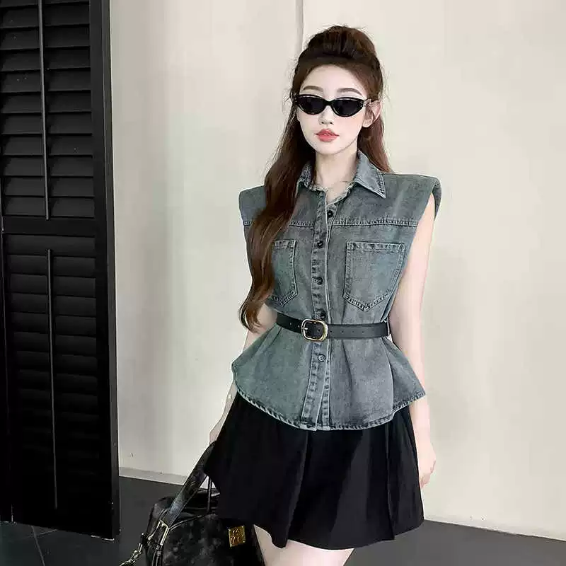 Джинсовый жилет, тонкая куртка, женская новая летняя женская корейская стильная универсальная утягивающая верхняя одежда без рукавов с поясом, модный топ