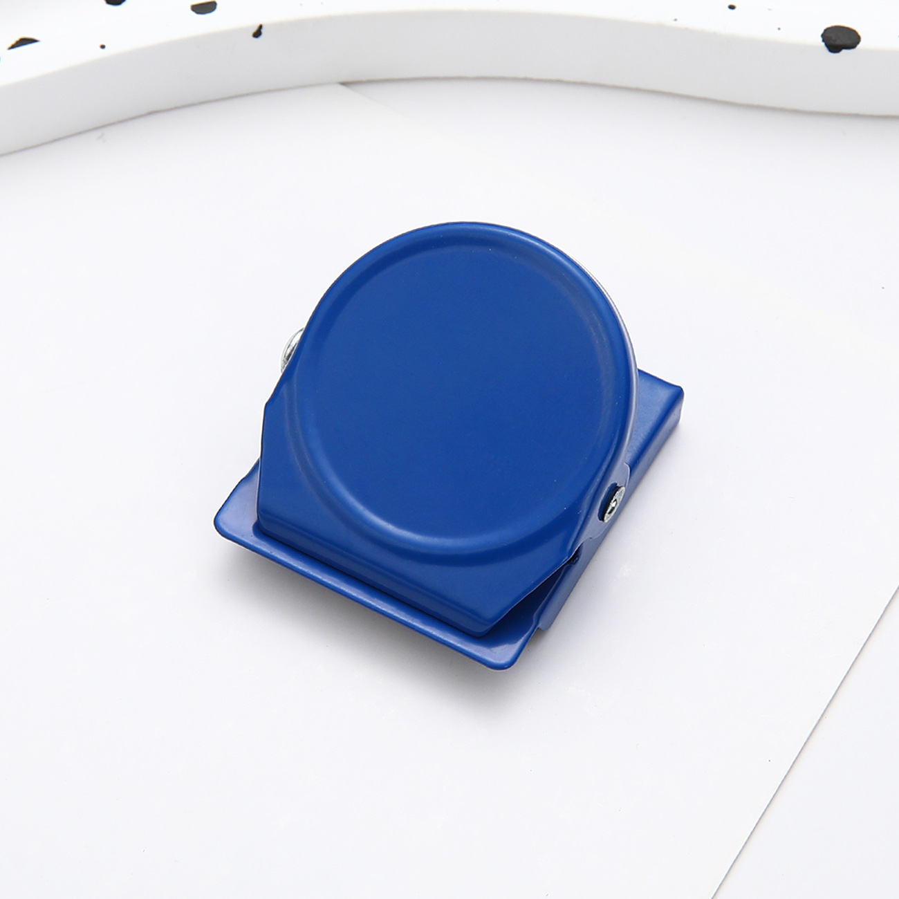 Nuevo clip de absorción magnética transfronteriza refrigerador pegado clip de imán clip de notas de color macarón sistema de metal refrigerador clip de mensajes de cocina