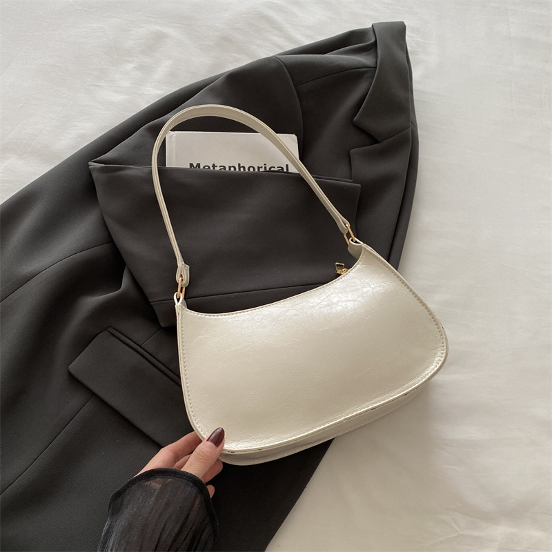 Bolso de sentido de alta gama para mujer 2024 nuevo bolso de palo francés bolso retro portátil para axilas bolso de charol de un solo hombro para niña de estilo occidental