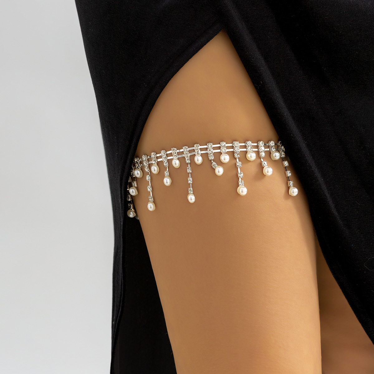 European and American cross-border jewelry, simple splicing body chain, leg chain, versatile elastic band, full diamond imitation pearl tassel thigh ring