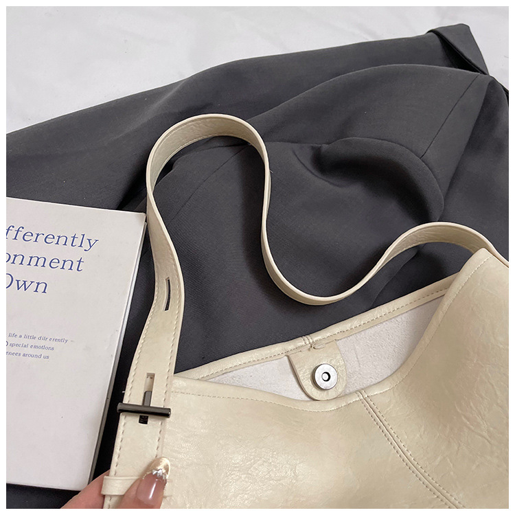 Korean style, retro, large-capacity tote bag for women, new summer 2025, versatile, fashionable, simple and solid color crossbody bag undefined