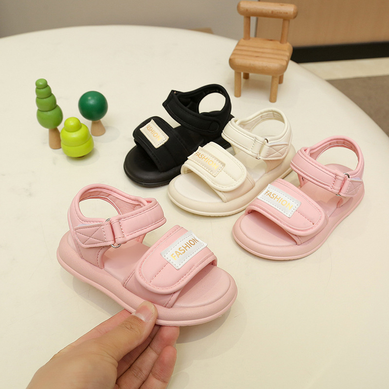 Sandalias para niños 2025 verano nuevo estilo sandalias casuales antideslizantes de suela gruesa para niñas zapatos de playa de suela blanda con punta abierta para niñas