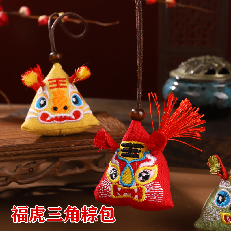 Bolsita del Festival del Bote del Dragón Bolso repelente de mosquitos de estilo chino Bolso Bolsa de la suerte Bordado tridimensional Bolsita de ajenjo de tigre Coche