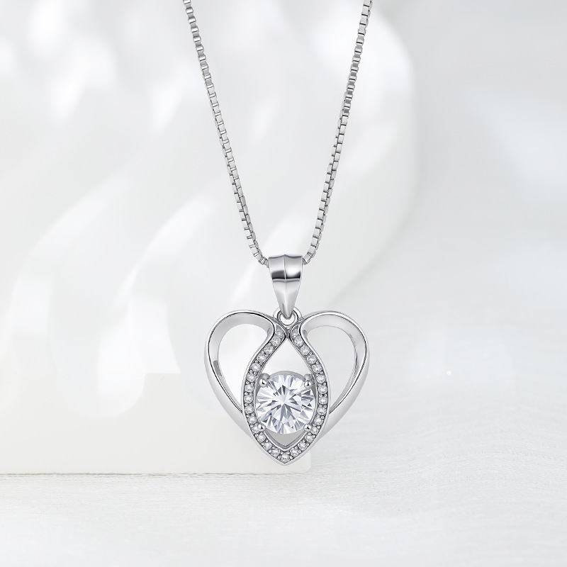 S925 collar de corazón de plata de ley colgante en forma de corazón de diamante simple femenino bloqueo europeo y americano cadena de hueso de moda salvaje al por mayor