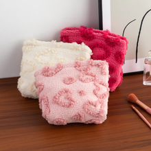 新款高颜值ins风甜美毛绒可爱零钱包化妆包便携旅行爱心包耳机包