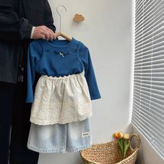 2025春夏の新型女児長袖tシャツの底のシャツのストラップの2つのセットは韓国のレースの子供の上着をつなぎ合わせます。