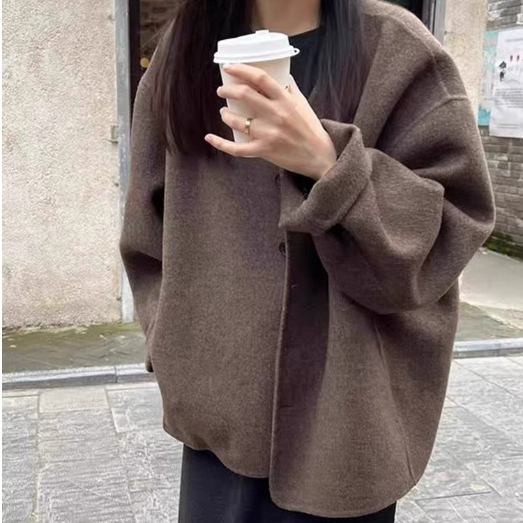 韓国の東大門では、ラシャのコートが流行しています。|undefined