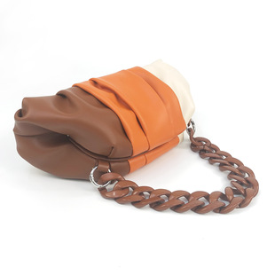 څ�ݮaƷ2023��Ʒ�Ҿ��Kɭ����˹ؐ��2022���A��Ůʿ���r���b�d�~