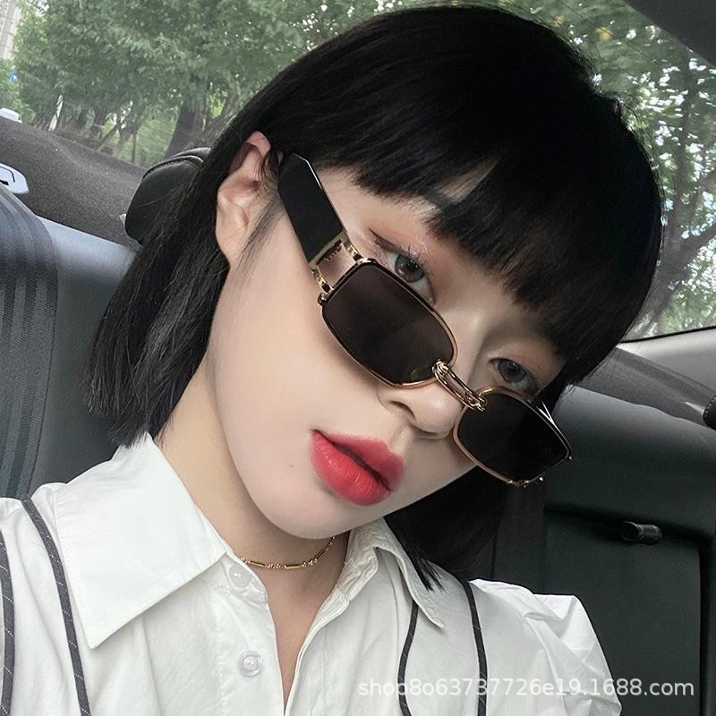 Retro trend fashionable sunglasses solar-powered