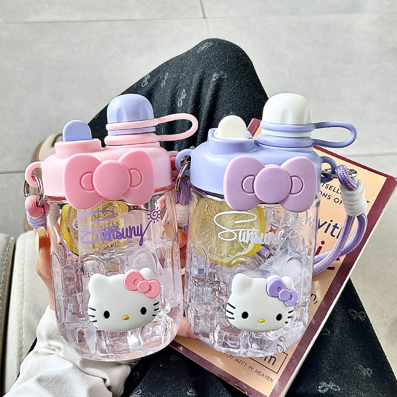 Bình nhựa hello kitty 58,4k/c (lố 3)