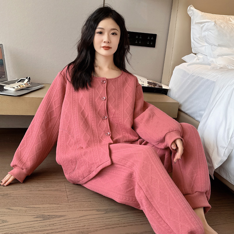 秋冬大码保暖睡衣女士圆领中等三层加厚绒家居服胖mm纯色长袖长裤