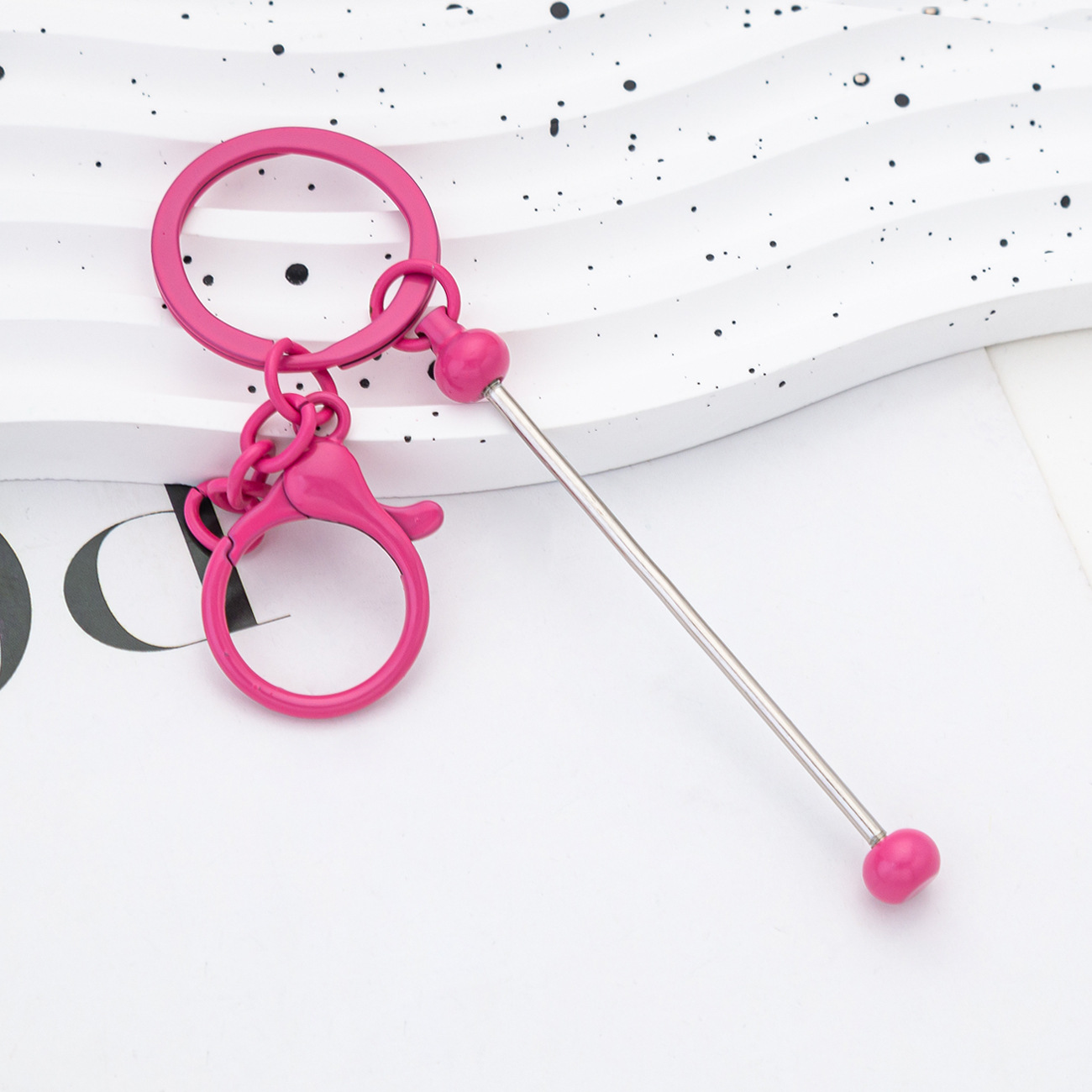 Nuevo DIY cuentas llavero al por mayor pequeño regalo colgante llavero de metal llavero de color gradiente