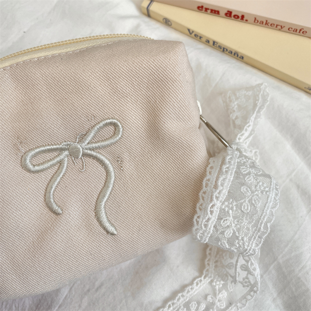 66g Weight Canvas Lining Material Lace Fashion Element Zipper Closure Type / Strap Type Cosmetic Bag Bags Type Holiday, Travel, Daily Occasion Polyester Material Bag, Knot, Butterfly, Bow Knot Pattern All Seasons Season Women's Gender Cute Style Square Shape Cute Bag Knot Butterfly Polyester Lace Square Makeup Bags 16