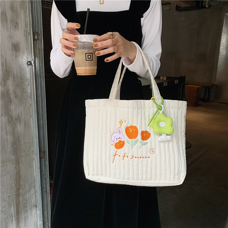 112291 Fresh and delicate quilted embroidered tote bag, a canvas bag for female students' classes, a simple and artistic shopping bag undefined