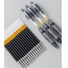 学生k 35は中性ペンの0.5mmの黒いサインペンの青い赤い炭素のペンの弾丸のブラシを押します。