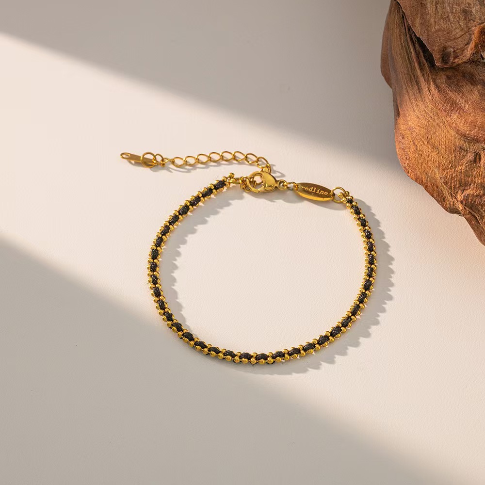 Pequeño libro rojo explosión de acero de titanio no desvanecerse pulsera de cuerda roja de acero inoxidable retro de alto nivel temperamento nuevo estilo de moda hecha a mano