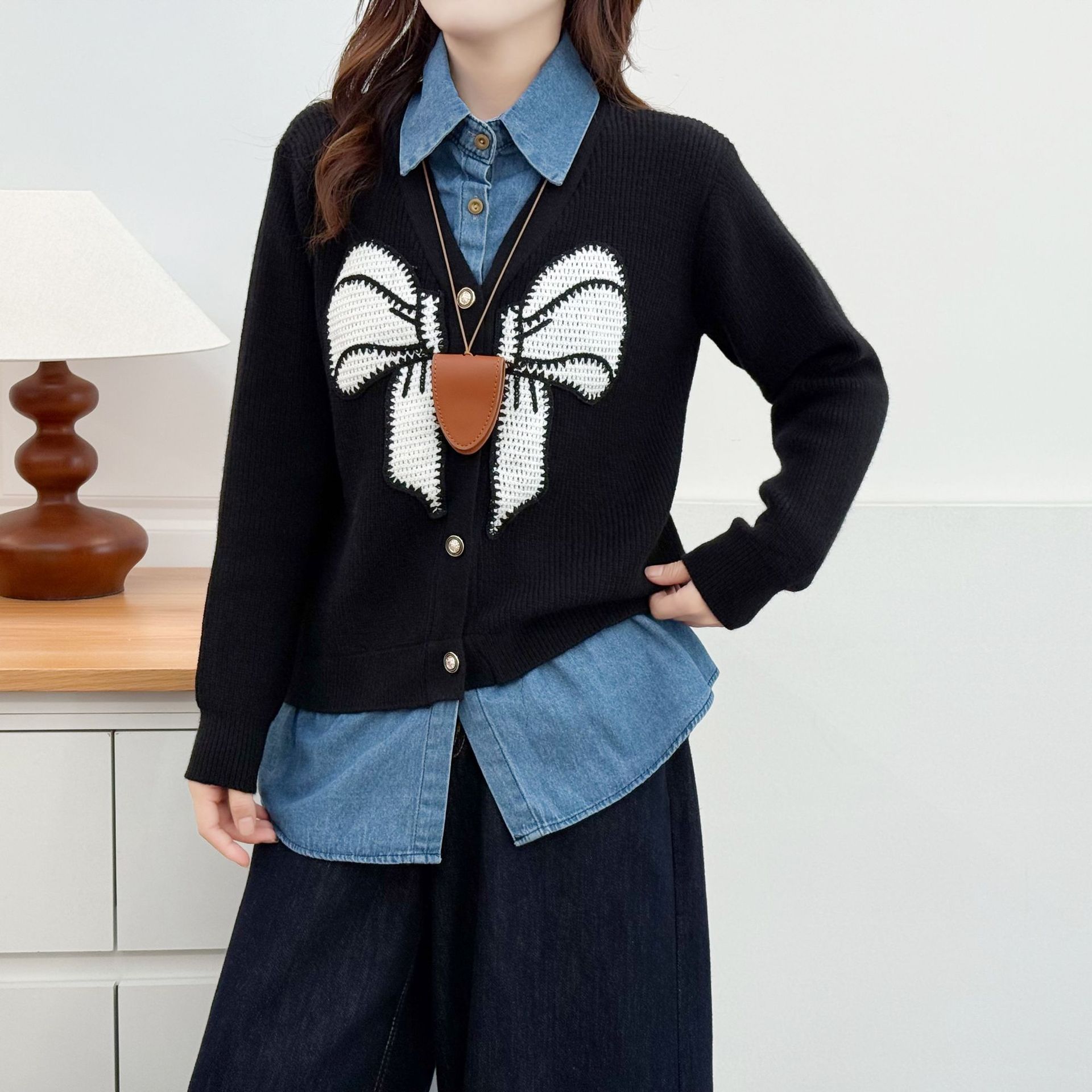 Cárdigan de dos piezas falso bordado de estilo francés para mujer de talla grande, diseño patchwork de mezclilla con lazo, prenda exterior de moda de otoño_voghion.com