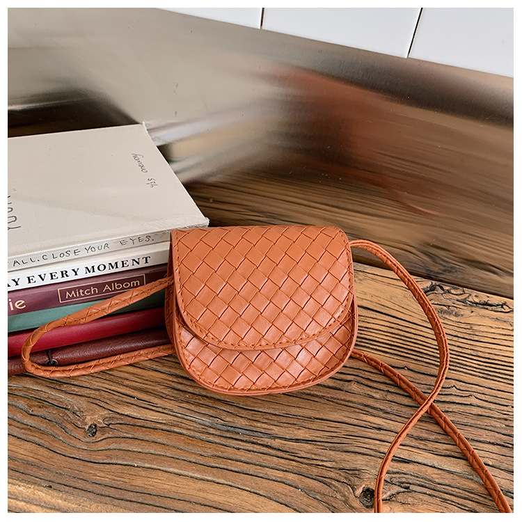 Moda coreana, bolso de hombro para hombres y mujeres, bolso de hombro para niños, bolso de hombro mini para bebés, nuevo tipo de bolso para niños simple de color sólido.