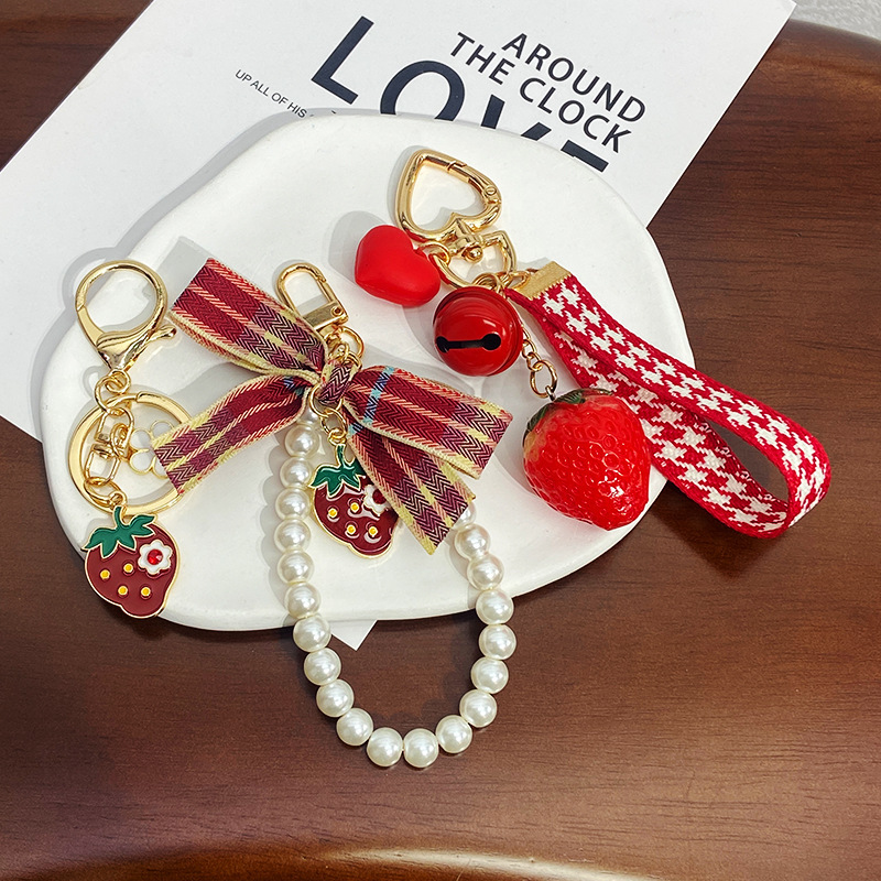 18g Weight Bag Pendant, Keychain Classification 1 Piece Quantity Holiday, Banquet, Daily Occasion Metal Material Strawberry Pattern Unisex Gender Korean Style Style Korean Style Strawberry Metal Unisex Bag Pendant Keychain 无