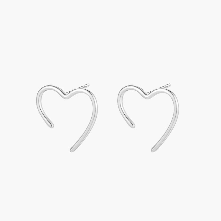 Boucles d'oreilles tendance en forme de cœur, collection 2022, pour femmes. Un bijou de luxe élégant et raffiné. Accessoires d'oreilles haut de gamme._voghion.com