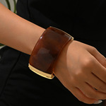 跨境热销琥珀色亚克力宽面手镯日韩简约翡翠复古小众设计高级气质